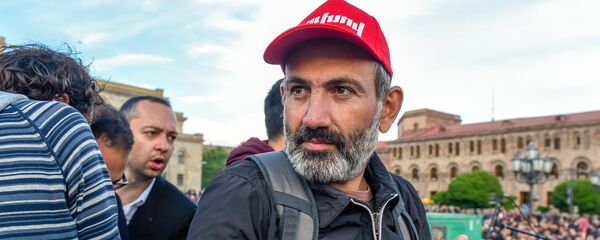 Никол Пашинян перед митингом на площади Республики (29 апреля 2018). Еревaн - Sputnik Армения