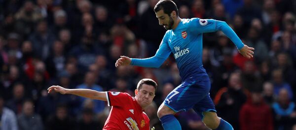 Генрих Мхитарян в матче английской Премьер лиги Манчестер Юнайтед - Арсенал (29 апреля 2018). Мачестер, Великобритания Генрих Мхитарян в матче английской Премьер лиги Манчестер Юнайтед - Арсенал (29 апреля 2018). Мачестер, Великобритания - Sputnik Արմենիա