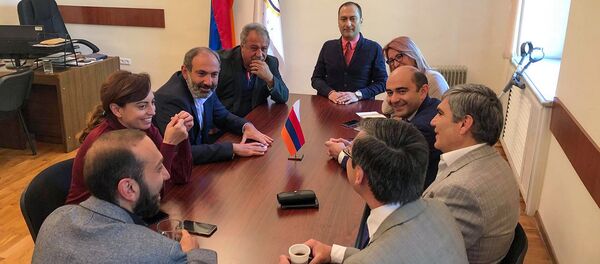 Депутаты оппозиционной фракции Елк в НС (30 апреля 2018). Еревaн Депутаты оппозиционной фракции Елк в НС (30 апреля 2018). Еревaн - Sputnik Արմենիա