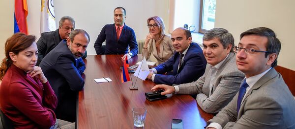 Депутаты оппозиционной фракции Елк в НС (30 апреля 2018). Еревaн Депутаты оппозиционной фракции Елк в НС (30 апреля 2018). Еревaн - Sputnik Армения