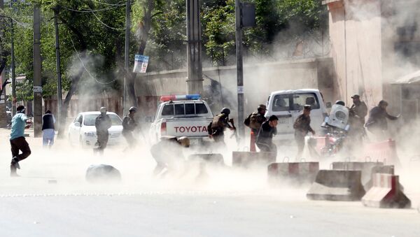 Силовики на месте нападения после второго взрыва в Кабуле (30 апреля 2018). Афганистан - Sputnik Армения