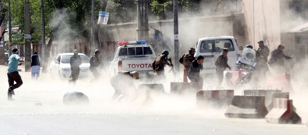 Силовики на месте нападения после второго взрыва в Кабуле (30 апреля 2018). Афганистан - Sputnik Армения
