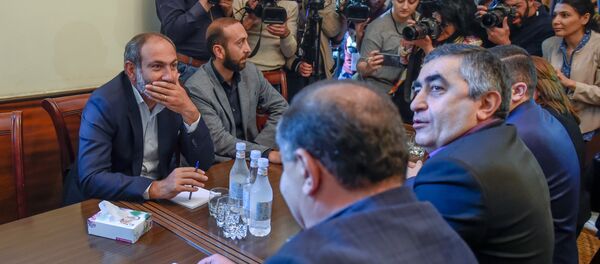 Встреча парламентских фракций Елк и Дашнакцутюн (30 апреля 2018). Еревaн - Sputnik Արմենիա