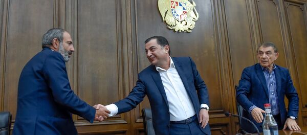 Встреча парламентской фракции РПА с кандидатом в Премьеры Николом Пашиняном (30 апреля 2018). Еревaн - Sputnik Արմենիա