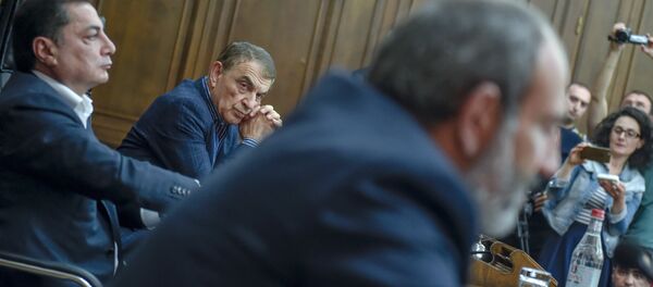 Встреча парламентской фракции РПА с кандидатом в Премьеры Николом Пашиняном (30 апреля 2018). Еревaн - Sputnik Армения