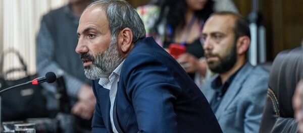 Встреча парламентской фракции РПА с кандидатом в Премьеры Николом Пашиняном (30 апреля 2018). Еревaн - Sputnik Արմենիա