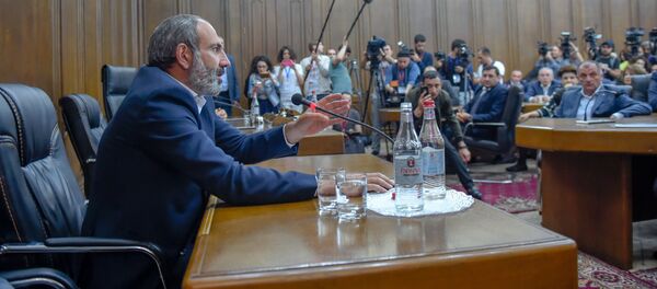 Встреча парламентской фракции РПА с кандидатом в Премьеры Николом Пашиняном (30 апреля 2018). Еревaн - Sputnik Արմենիա