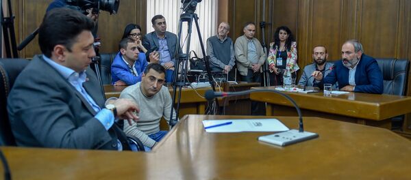Встреча парламентской фракции РПА с кандидатом в Премьеры Николом Пашиняном (30 апреля 2018). Еревaн - Sputnik Армения