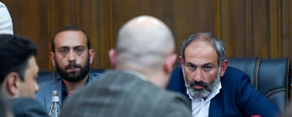 Встреча парламентской фракции РПА с кандидатом в Премьеры Николом Пашиняном (30 апреля 2018). Еревaн - Sputnik Армения