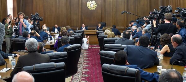 Встреча парламентской фракции РПА с кандидатом в Премьеры Николом Пашиняном (30 апреля 2018). Еревaн - Sputnik Армения