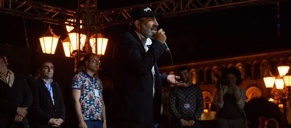 Речь Никола Пашиняна во время митинга на площади Республики (30 апреля 2018). Еревaн - Sputnik Արմենիա