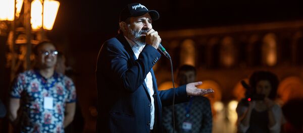 Речь Никола Пашиняна во время митинга на площади Республики (30 апреля 2018). Еревaн - Sputnik Армения