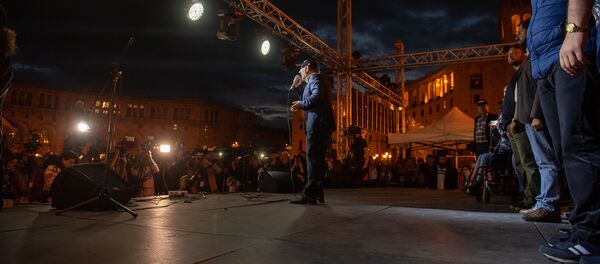 Никол Пашинян во время митинга на площади Республики (30 апреля 2018). Еревaн - Sputnik Արմենիա