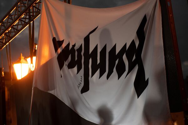 Во время митинга на площади Республики (30 апреля 2018). Еревaн - Sputnik Армения