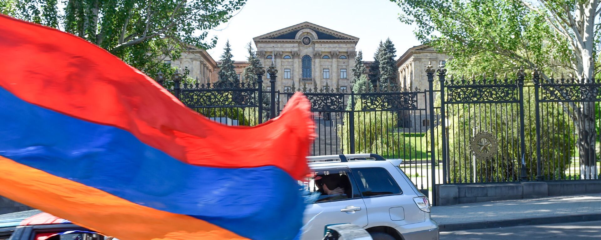 Здание Парламента Армении перед выборами Премьер-министра (1 мая 2018). Еревaн - Sputnik Армения, 1920, 20.06.2021