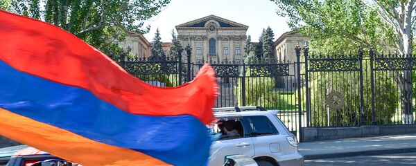 Здание Парламента Армении перед выборами Премьер-министра (1 мая 2018). Еревaн - Sputnik Армения