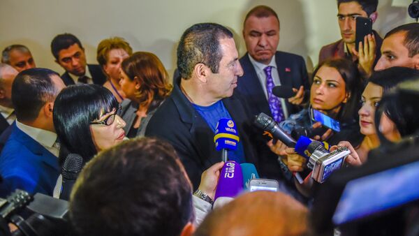 Лидер фракции Процветающая Армения Гагик Царукян отвечает на вопросы журналистов в НС (1 мая 2018). Еревaн - Sputnik Արմենիա