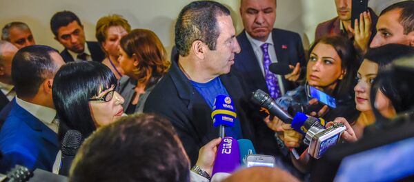 Лидер фракции Процветающая Армения Гагик Царукян отвечает на вопросы журналистов в НС (1 мая 2018). Еревaн - Sputnik Արմենիա