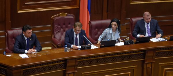 Специальное заседание парламента по выборам нового премьер-министра Армении (1 мая 2018). Еревaн Специальное заседание парламента по выборам нового премьер-министра Армении (1 мая 2018). Еревaн - Sputnik Армения