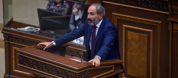 Никол Пашинян на специальном заседании парламента по выборам нового премьер-министра Армении (1 мая 2018). Еревaн Никол Пашинян на специальном заседании парламента по выборам нового премьер-министра Армении (1 мая 2018). Еревaн - Sputnik Արմենիա