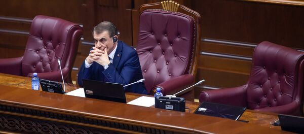 Ара Баблоян во время специального заседания парламента по выборам нового премьер-министра Армении (1 мая 2018). Еревaн Ара Баблоян во время специального заседания парламента по выборам нового премьер-министра Армении (1 мая 2018). Еревaн - Sputnik Արմենիա