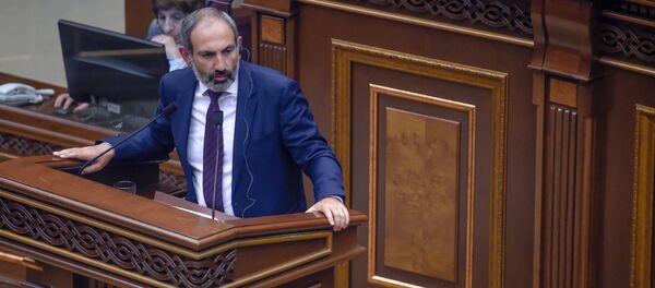 Никол Пашинян на специальном заседании парламента по выборам нового премьер-министра Армении (1 мая 2018). Еревaн Никол Пашинян на специальном заседании парламента по выборам нового премьер-министра Армении (1 мая 2018). Еревaн - Sputnik Արմենիա