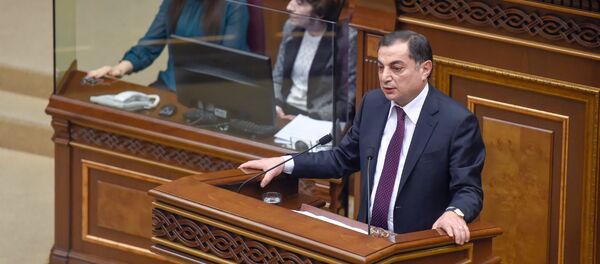Ваграм Багдасарян на специальном заседании парламента по выборам нового премьер-министра Армении (1 мая 2018). Еревaн Ваграм Багдасарян на специальном заседании парламента по выборам нового премьер-министра Армении (1 мая 2018). Еревaн - Sputnik Армения