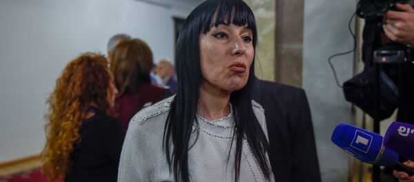 Интервью Наиры Зограбян после специального заседания парламента (1 мая 2018). Еревaн Интервью Наиры Зограбян после специального заседания парламента (1 мая 2018). Еревaн - Sputnik Արմենիա