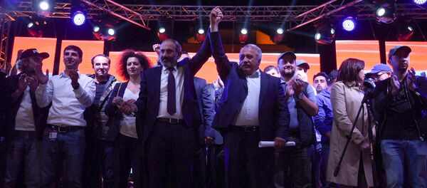 Площадь Республики после специального заседания парламента (1 мая 2018). Еревaн - Sputnik Արմենիա