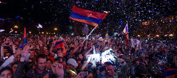 Площадь Республики после специального заседания парламента (1 мая 2018). Еревaн - Sputnik Армения