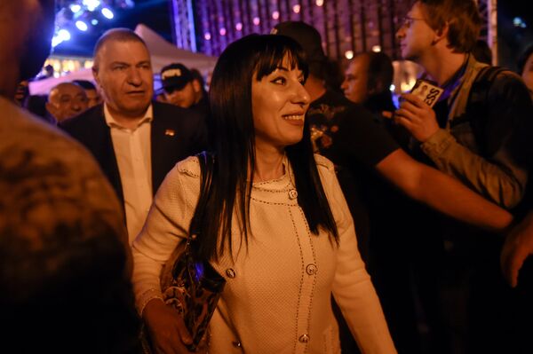 Наира Зограбян на митинге в Ереване Наира Зограбян на митинге в Ереване - Sputnik Армения