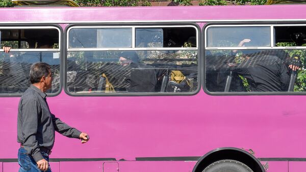 Автобус с полицейскими в селе Аргаванд - Sputnik Արմենիա