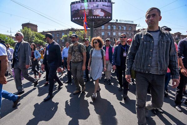 Ընդդիմության երթը` Նիկոլ Փաշինյանի գլխավորությամբ, Գրիգոր Լուսավորիչ փողոց, (մայիսի 2, 2018), Երևան - Sputnik Արմենիա