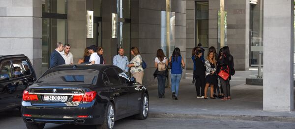 Вход в министерства диаспоры и науки и образования (2 мая 2018). Еревaн - Sputnik Արմենիա