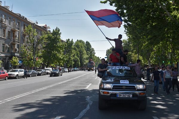 Активисты из Джавахка на проспекте Маштоца (2 мая 2018). Ереван - Sputnik Армения