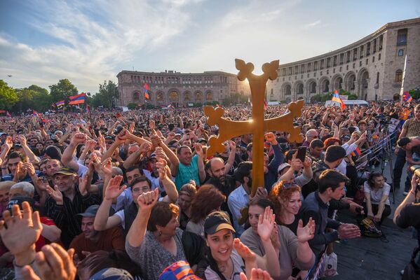 Митинг на площади Республики (2 мая 2018). Еревaн - Sputnik Армения