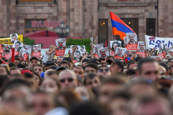 Митинг на площади Республики (2 мая 2018). Еревaн - Sputnik Армения