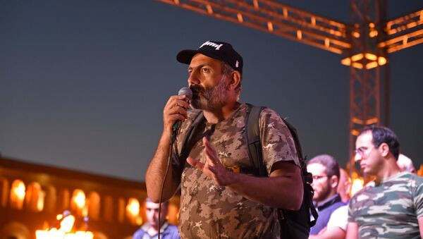 Речь Никола Пашиняна во время митинга на площади Республики (2 мая 2018). Еревaн - Sputnik Արմենիա