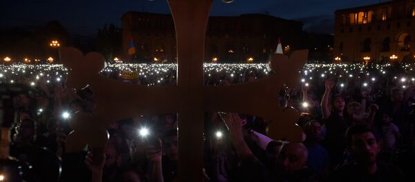 Митинг на площади Республики (2 мая 2018). Еревaн - Sputnik Армения