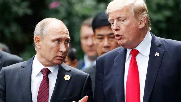 Президенты России и США Владимир Путин и Дональд Трамп во время саммита лидеров Азиатско-Тихоокеанского экономического сотрудничества (11 ноября 2017). Дананг, Вьетнам - Sputnik Армения