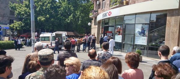 Банк HSBC на проспекте Комитаса (3 мая 2018). Еревaн - Sputnik Армения