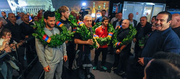 Чемпионы Европы возвратились в Ереван (3 мая 2018). Аэропорт Звартноц Чемпионы Европы возвратились в Ереван (3 мая 2018). Аэропорт Звартноц - Sputnik Արմենիա