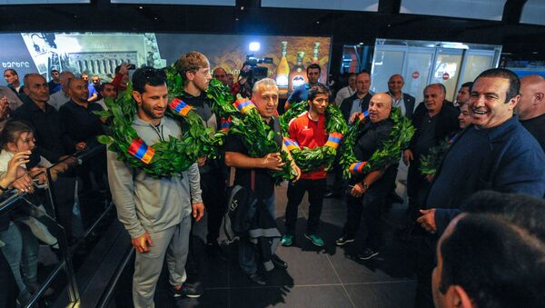 Чемпионы Европы возвратились в Ереван (3 мая 2018). Аэропорт Звартноц - Sputnik Армения