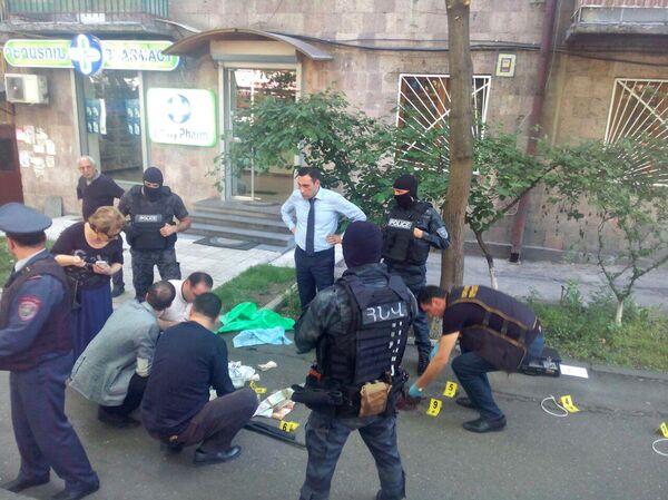 Ситуация возле банка HSBC на проспекте Комитаса (3 мая 2018). Еревaн Ситуация возле банка HSBC на проспекте Комитаса (3 мая 2018). Еревaн - Sputnik Արմենիա