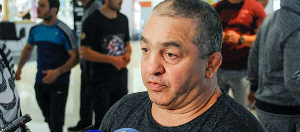 Главный тренер сборной Армении по греко-римской борьбе Левон Джулфалакян (3 мая 2018). Аэропорт Звартноц Главный тренер сборной Армении по греко-римской борьбе Левон Джулфалакян (3 мая 2018). Аэропорт Звартноц - Sputnik Армения