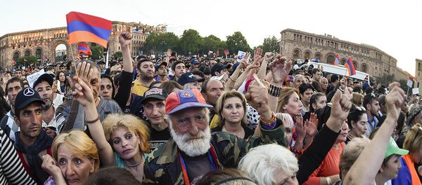 Митинг на площади Республики (2 мая 2018). Еревaн Митинг на площади Республики (2 мая 2018). Еревaн - Sputnik Армения