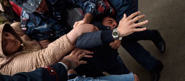 Ситуация на проспекте Азатутян (20 апреля 2018). Ереван - Sputnik Армения