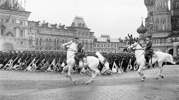 Парад на Красной площади в ознаменование победы СССР над Германией в Великой Отечественной войне (24 июня 1945). Москвa - Sputnik Արմենիա