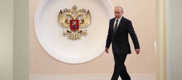 Президент РФ Владимир Путин в Сенатском корпусе Московского Кремля перед церемонией инаугурации (7 мая 2018). Москвa Президент РФ Владимир Путин в Сенатском корпусе Московского Кремля перед церемонией инаугурации (7 мая 2018). Москвa - Sputnik Армения