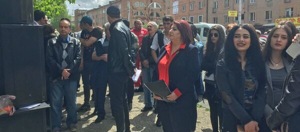 Студенты требуют отставки ректора ШГУ (7 мая 2018). Гюмри Студенты требуют отставки ректора ШГУ (7 мая 2018). Гюмри - Sputnik Армения